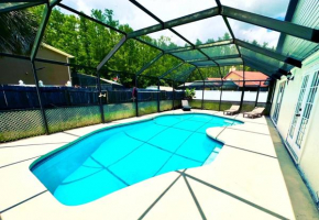 New Modern Oasis in Orlando, Kissimmee, Private heated pool, near Disney and MCO!